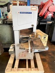 バンドソー　Band Sawing Machine