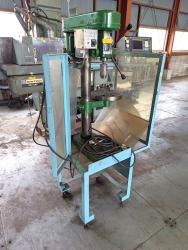 卓上ボール盤　Drilling Machine