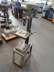 卓上ボール盤　Drilling Machine