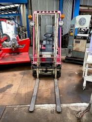 0.5t　フォークリフト　0.5t　Fork Lift