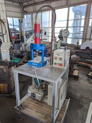 油圧プレス Hydraulic Press