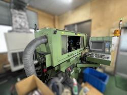 NC工具研削盤　NC Tool Grinding Machine