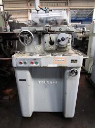 円筒研削盤　Cylindrical grinding machine