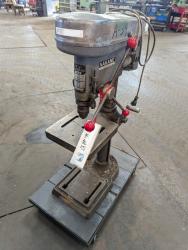 卓上ボール盤　Drilling Machine