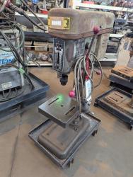 卓上ボール盤　Drilling Machine