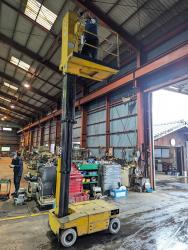 高所作業車　AERIAL WORK　PLATFORM