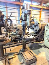 直立ボール盤　Upright Drilling Machine