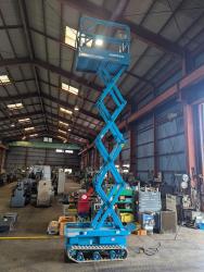 高所作業車　AERIAL WORK　PLATFORM