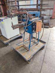 スポット溶接機　Spot Welding Machine
