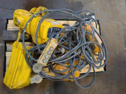 1tチェーンホイスト　1TON Chain Hoist