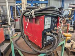 スポット溶接機　Spot Welding Machine