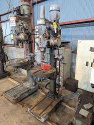 直立ボール盤　Upright Drilling Machine