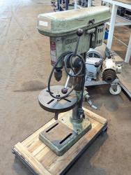 卓上ボール盤　Drilling Machine