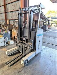 1.3t　リーチリフト　Reach type fork lift